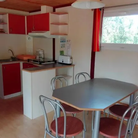 Alpehytte Zecamping 3 Pataugeoire Et Piscine Pet Friendly Et Soirees Animees Saint-Cirq-Lapopie
