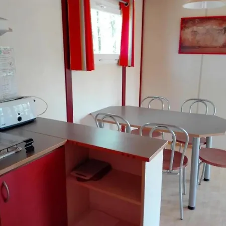 Alpehytte Zecamping 3 Pataugeoire Et Piscine Pet Friendly Et Soirees Animees Saint-Cirq-Lapopie