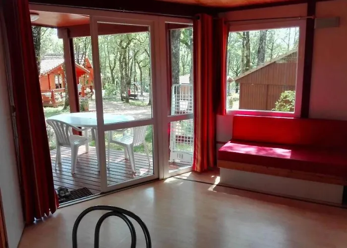 Zecamping 3 Pataugeoire Et Piscine Pet Friendly Et Soirees Animees Domek alpejski Saint-Cirq-Lapopie