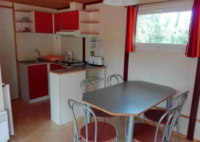 Domek alpejski Zecamping 3 Pataugeoire Et Piscine Pet Friendly Et Soirees Animees Saint-Cirq-Lapopie